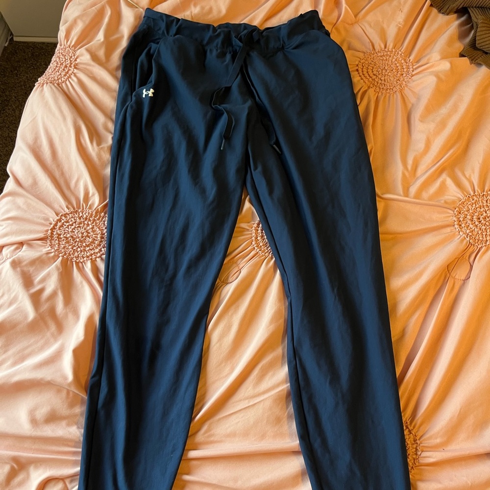 Gently used under armor joggers, navy size small